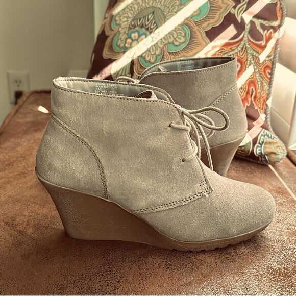 White Mountain Shoes - 🔴2 for 30🔴White Mountain booties Irma tan suede leather lace up size 8